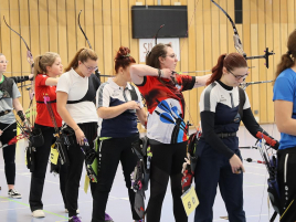 Recurve Juniorinnen bei der Bayerischen Meisterschaft Halle