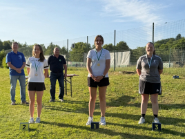 Siegerehrung Jugend weiblich Recurve bei der Bezirksmeisterschaft im Freien