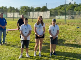 Siegerehrung Mannschaft Schüler B bei der Bezirksmeisterschaft im Freien
