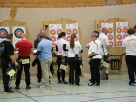 Pfeile holen2